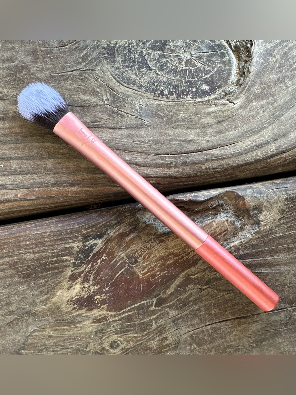 Real Techniques- brightening concealer- 242